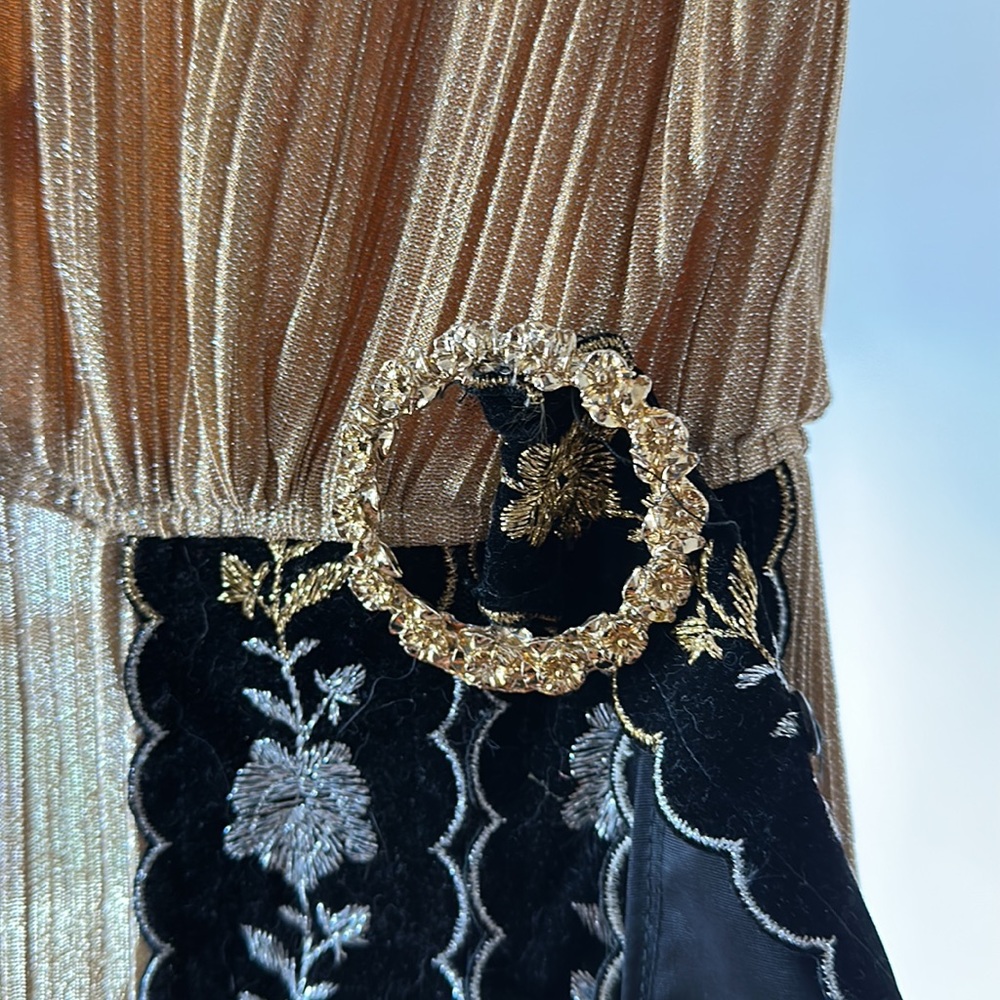 Vintage 1920s inspired dress. Gold, belted. - Picture 2 of 4